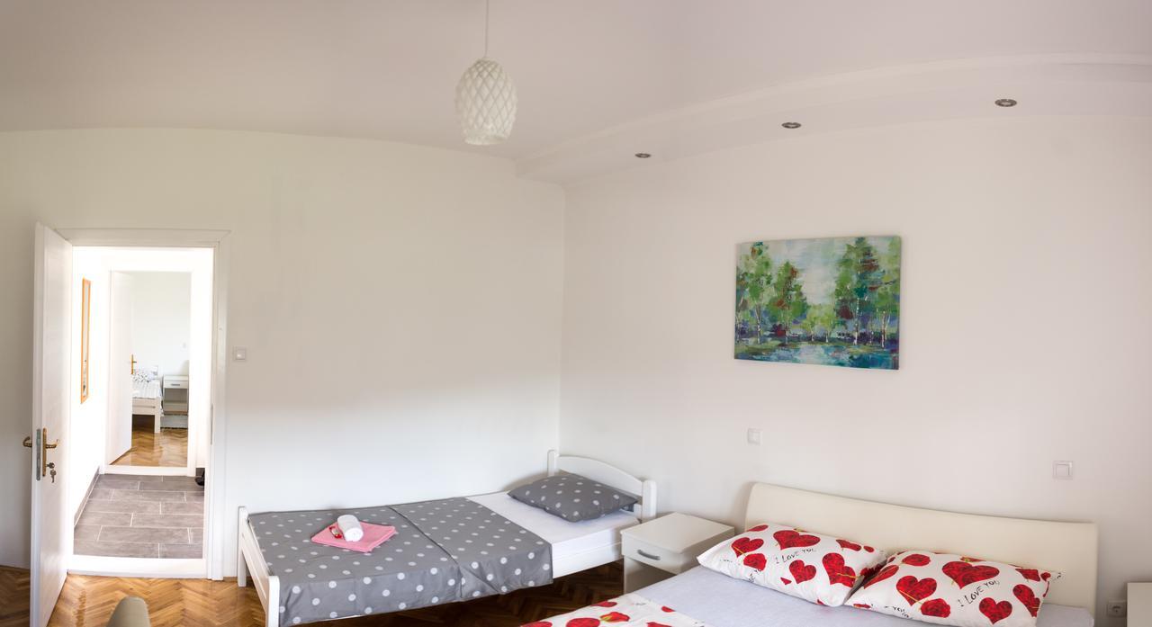 Apartmani Bridge トレビニエ エクステリア 写真