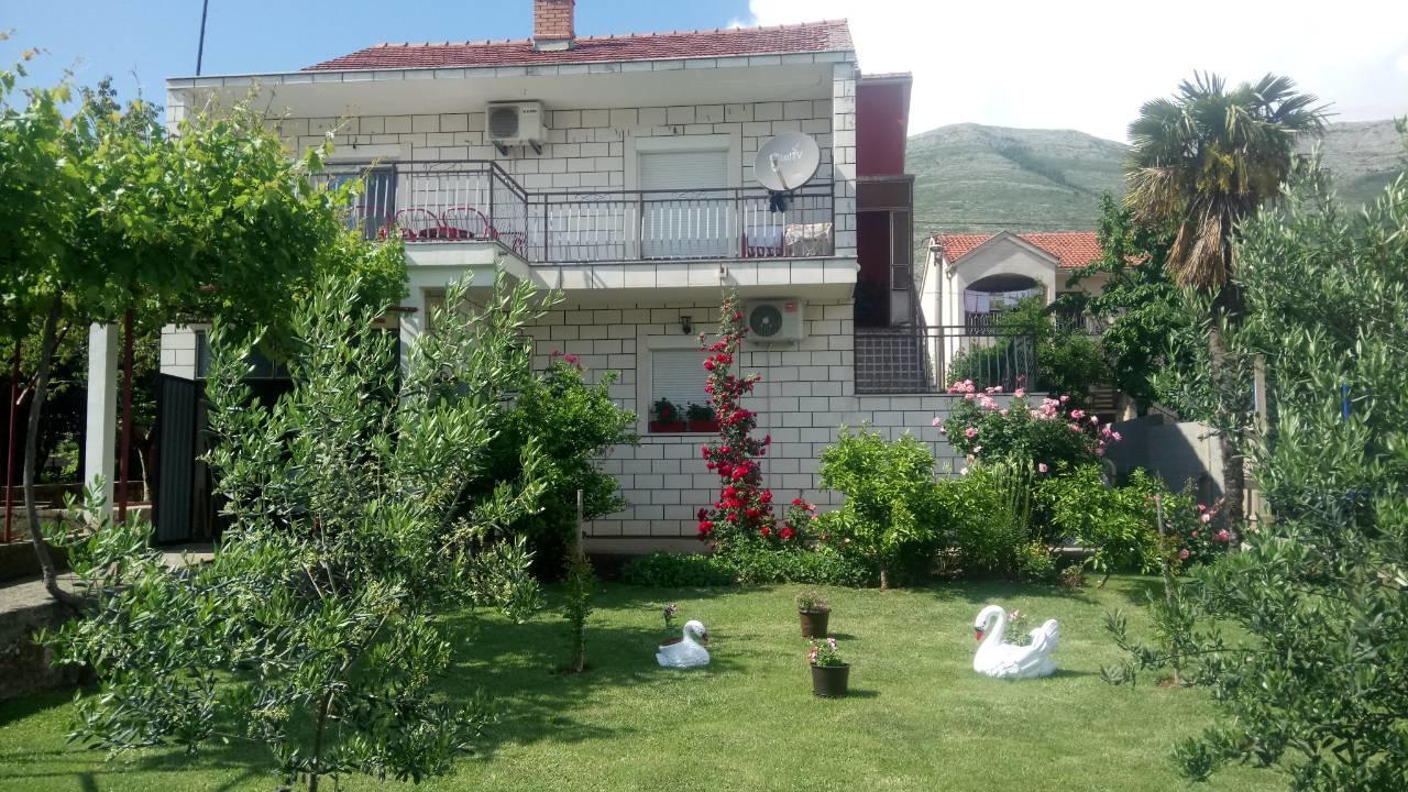 Apartmani Bridge トレビニエ エクステリア 写真